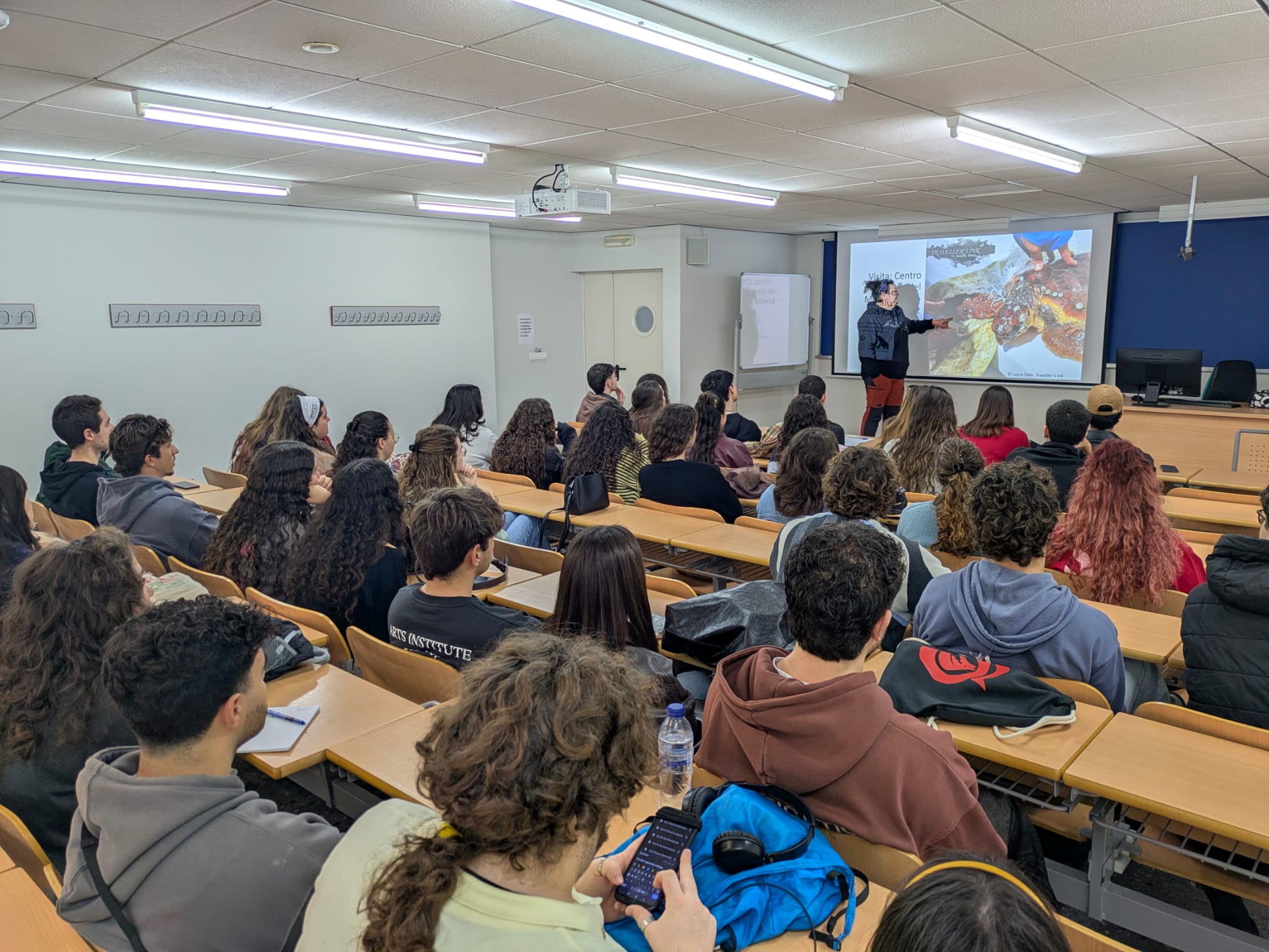 El alumnado del Seminario de Cetáceos profundiza en la conservación marina en el CEGMA